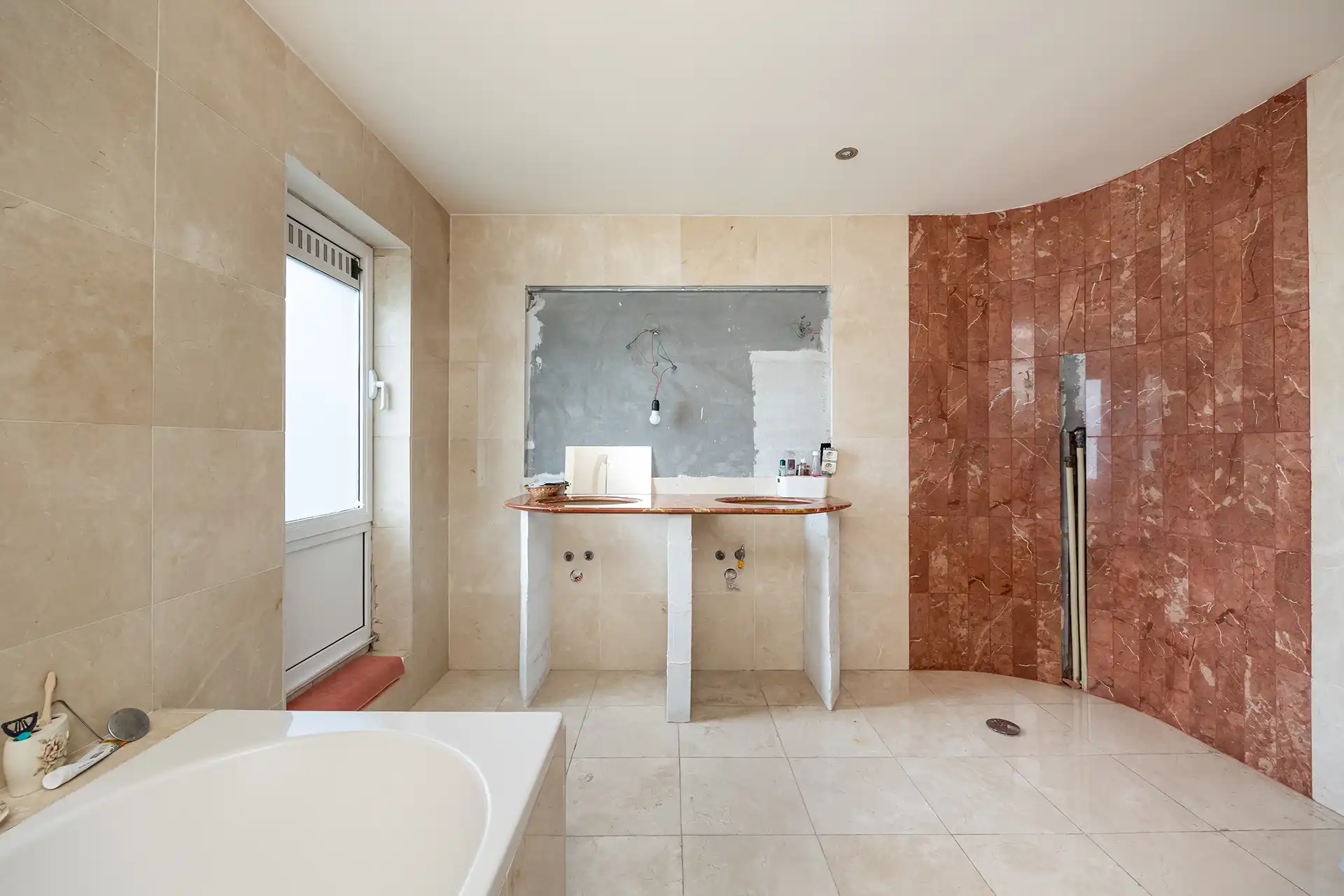 Ruime villa met 4 slpk's en 3 badkamers op toplocatie foto 18