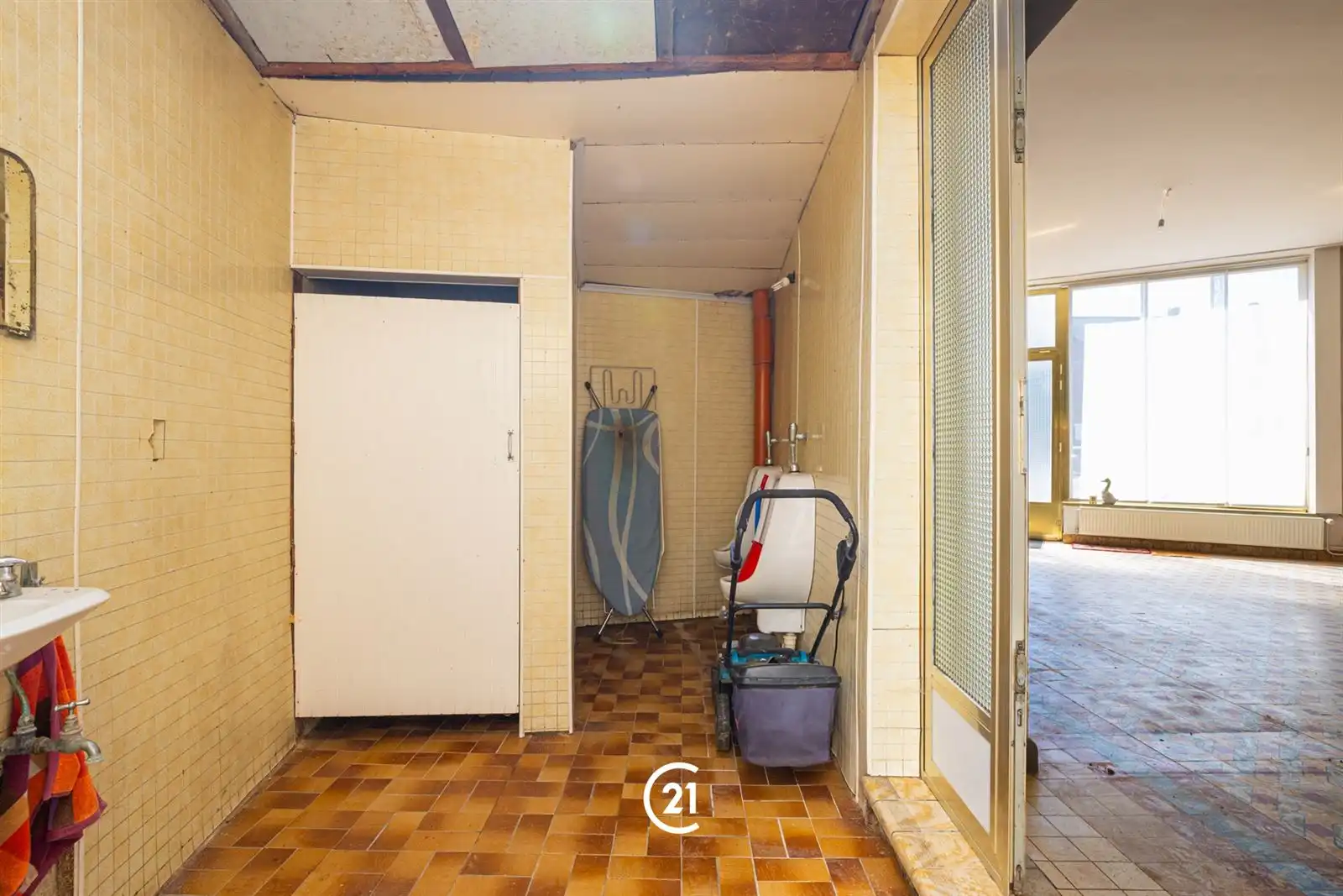 Ruime, te renoveren woning op een strategische ligging foto 9