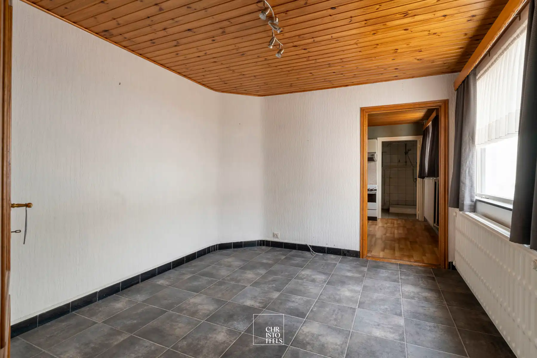Te renoveren woning (199m²) in een rustige woonomgeving te Lanaken! foto 9