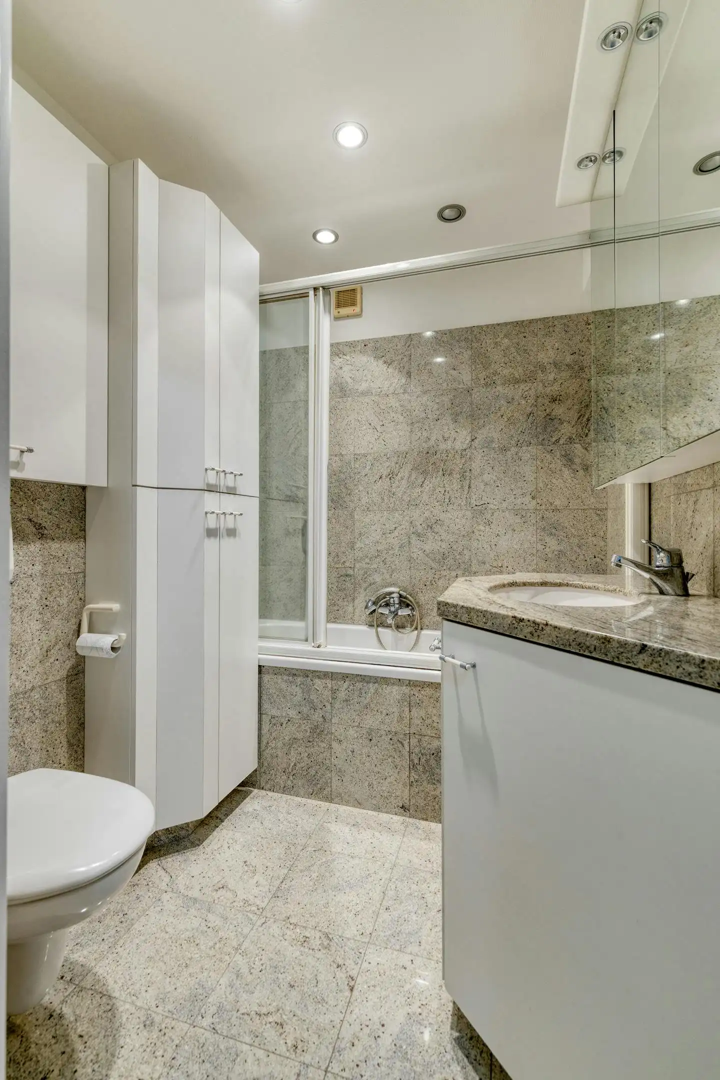 Ruim 3 slaapkamer appartement te koop in centrum Knokke foto 10