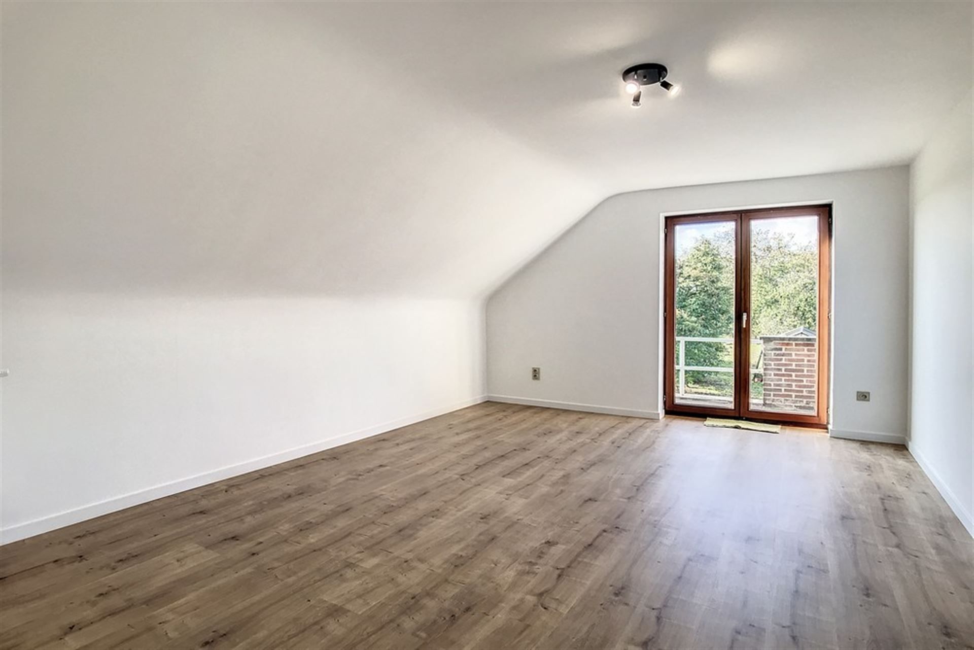 Gerenoveerde en rustig gelegen villa  foto 19