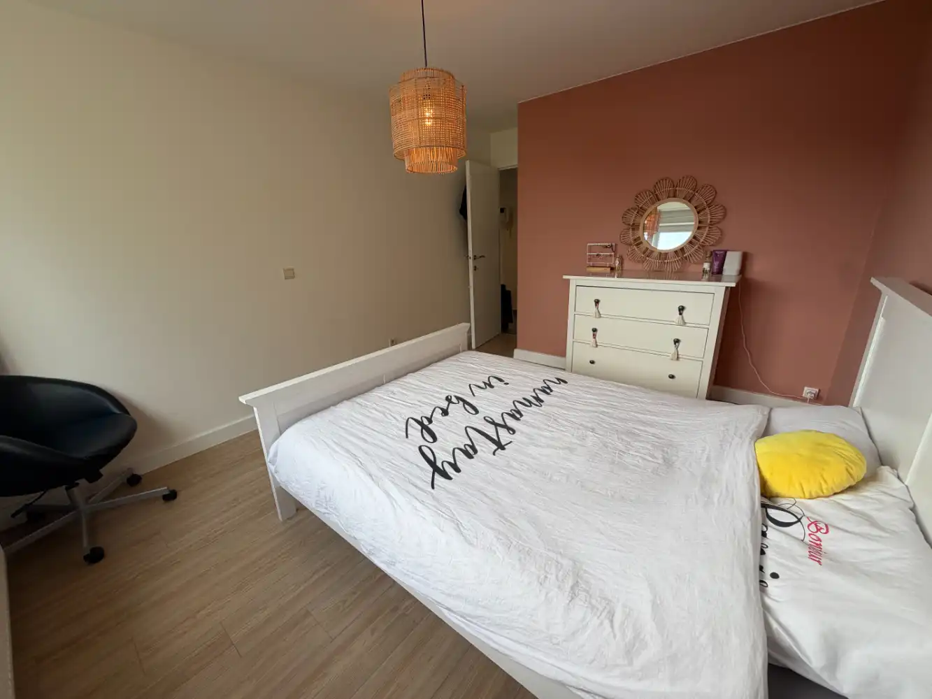 Instapklaar gemeubeld appartement met twee slaapkamers en zonnig terras in een residentiële wijk van Blankenberge. foto 10
