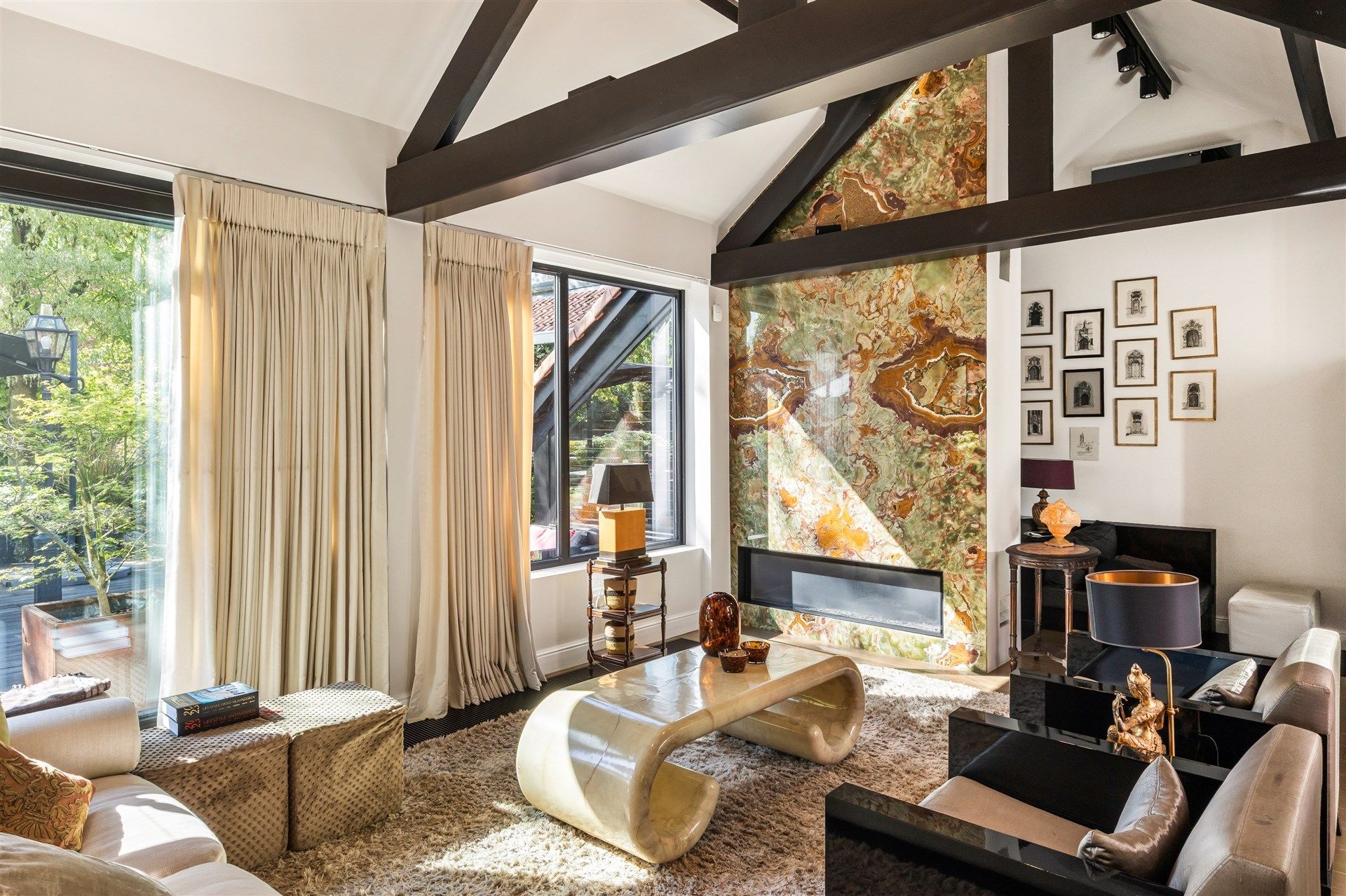 Stijlvolle en hoogwaardig afgewerkte villa met bijgebouw op fantastische locatie op perceel van 1784 m² foto 6