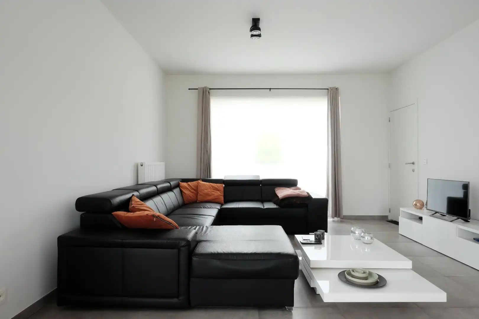 Ruime moderne woning met tuin foto 3