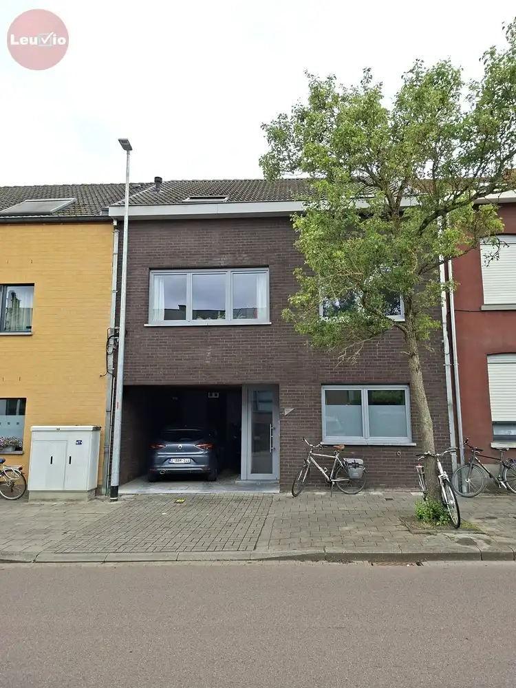 Ruim gelijkvloers appartement / 2 slpkms / autostaanplaats /tuintje in stadsrand foto {{pictureIndex}}