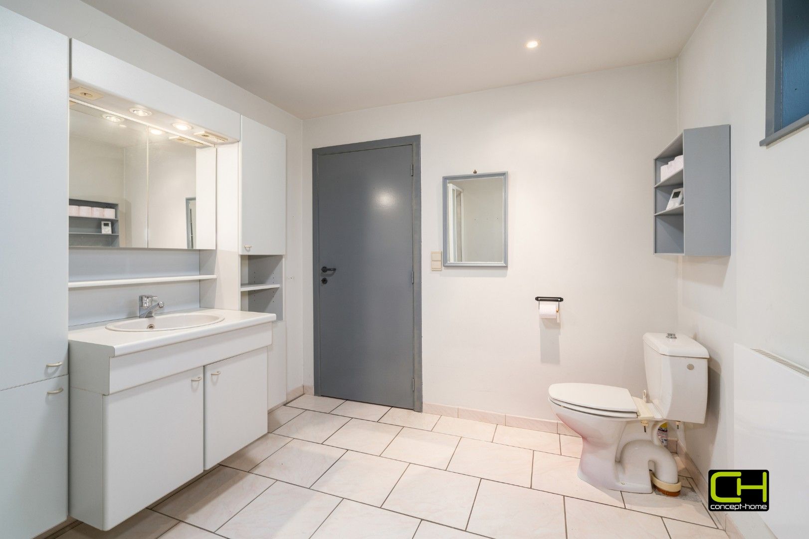 Te renoveren woning met ruime tuin te koop in Lievegem foto 6