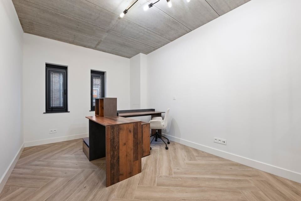 PRACHTIG GERENOVEERD APPARTEMENT MET GARAGE TE HUUR MIDDENIN HET CENTRUM VAN SINT-TRUIDEN foto 24