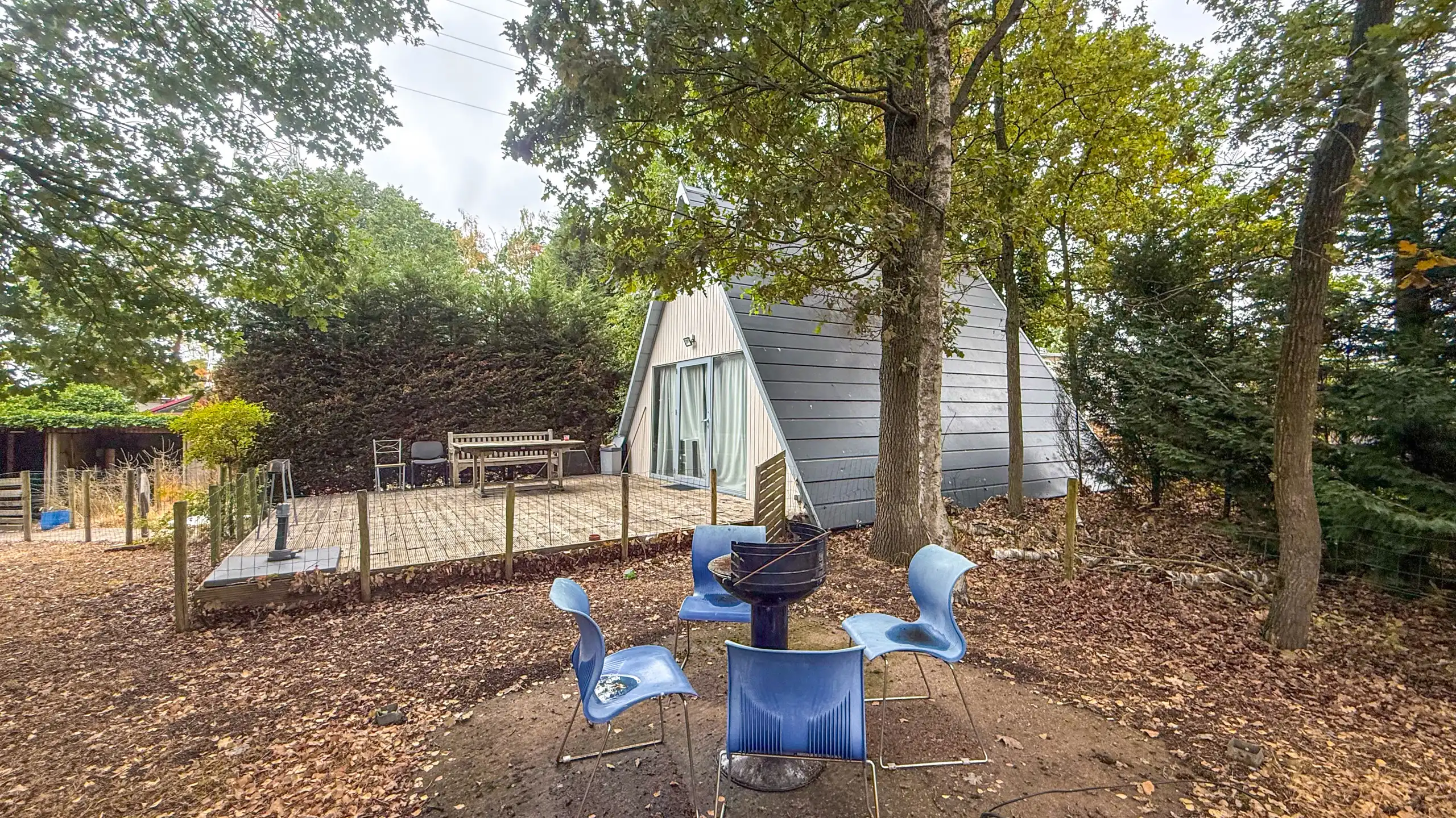 Gelijkvloerse woning met ruim magazijn en zwembad! foto 42