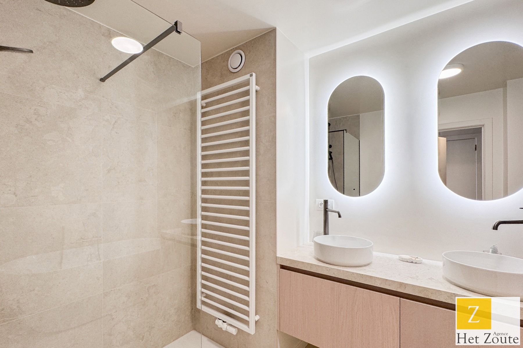 Gerenoveerd duplexappartement met ruim terras foto 14