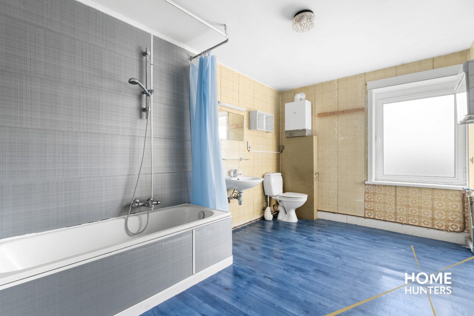 Renovatieproject met 4 slaapkamers, garage en ruime tuin foto 12