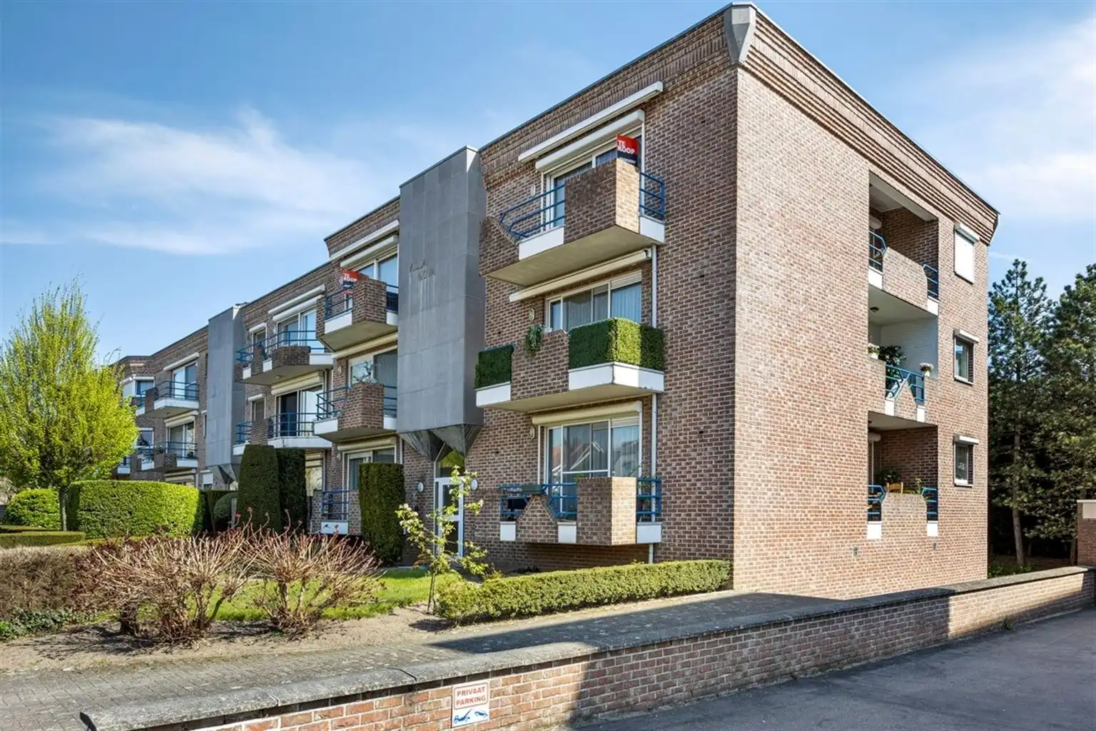 Prachtig, uitzonderlijk ruim appartement met 2 slaapkamers, 3 terrassen en een dubbele inpandige garagebox, gelegen nabij het centrum van Maaseik. foto 24