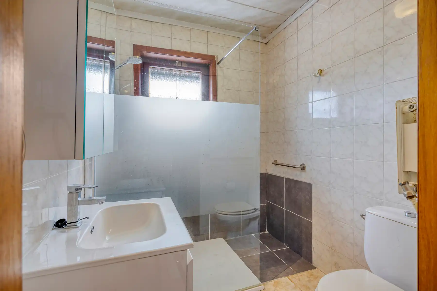 Te renoveren mijnwerkerswoning met 4 slaapkamers, en 2 badkamers. foto 21