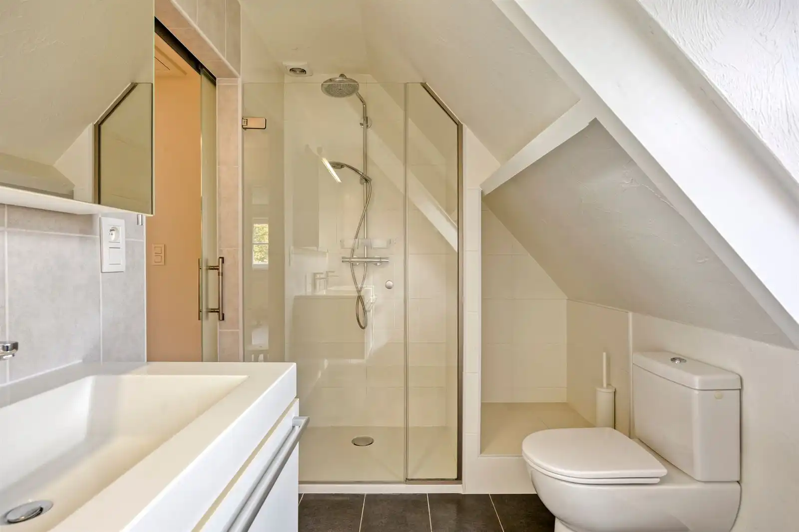 Prachtige open bebouwing met 3 slaapkamers, bureau en ruime tuin op toplocatie te Lint foto 31