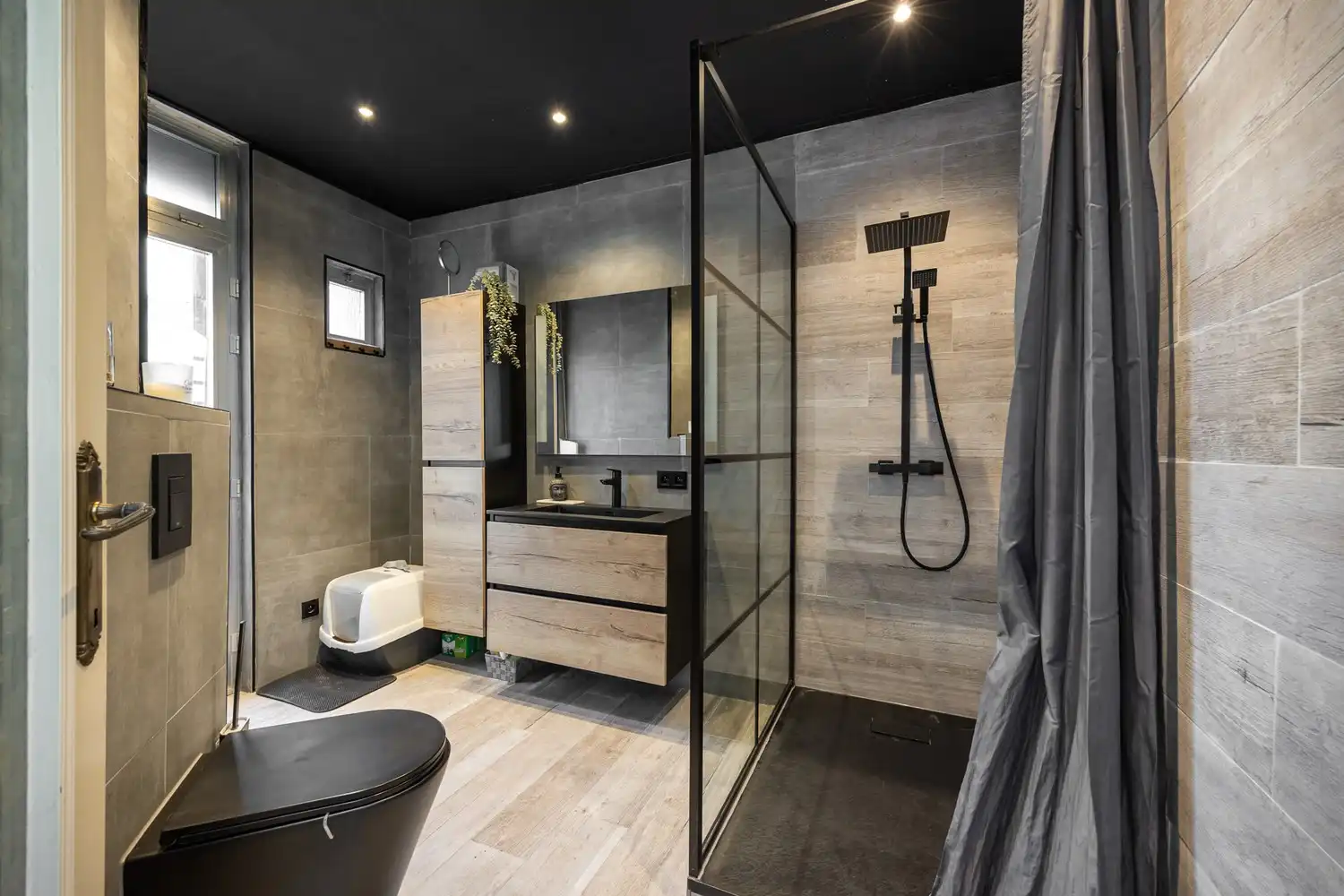 Woning met 3 slaapkamers centraal gelegen te Wilrijk foto 4