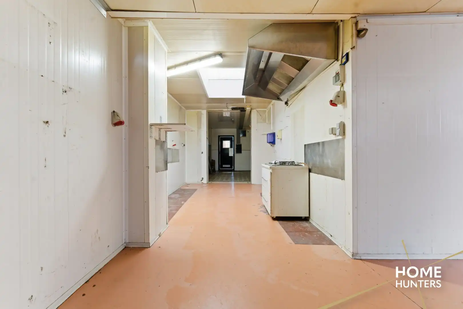 Handelswoning op centrale ligging te Moen! foto 7