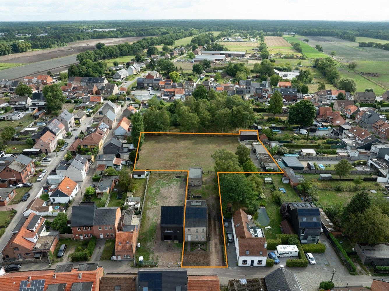 Recente, grote HOB met 4+ slpk., dubbele garage, weide en stallen foto 32