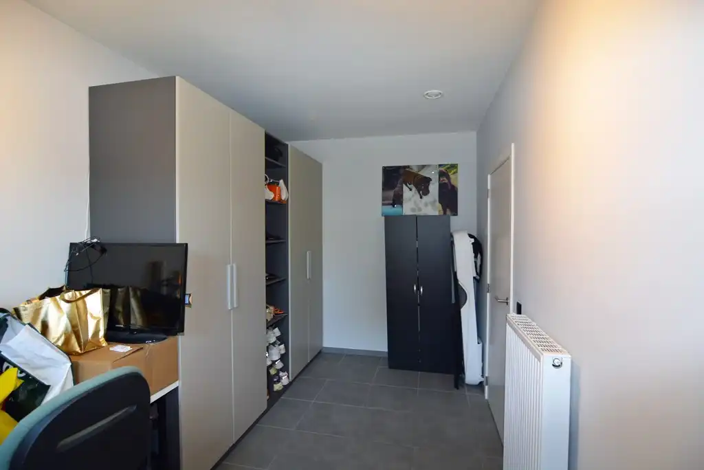 Gelijkvloers appartement met 2 slpk, ruim terras, tuin en 2 autostandplaatsen. foto 22