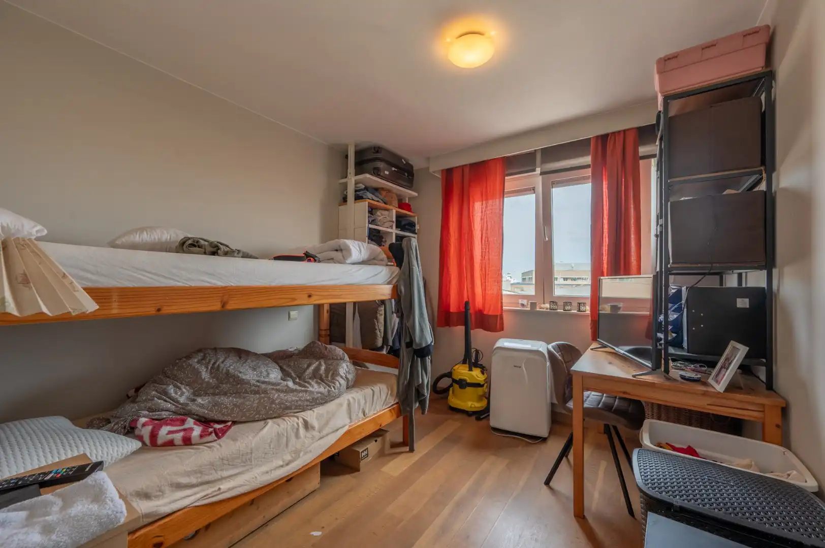 Zonnig appartement met 2 slaapkamers en terras met zicht op de jachthaven foto 9