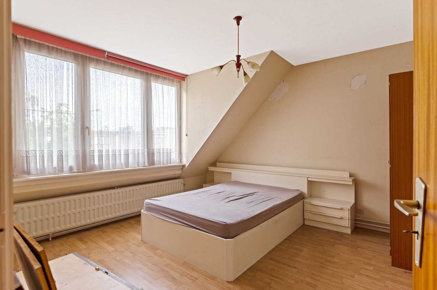 Ruime woning met 4 slaapkamers, garage & tuin in Borsbeek! foto 12