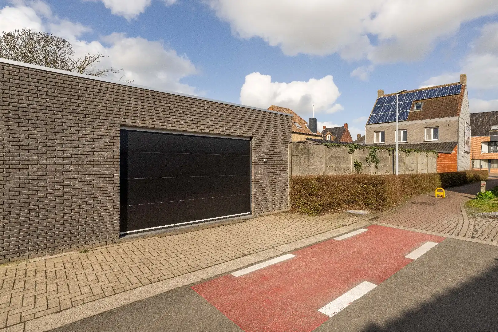 RUIME GEZINSWONING | 4 SLPKS | 2 BADKS | DUBBELE GARAGE & TOEGANG ACHTEROM  foto 20