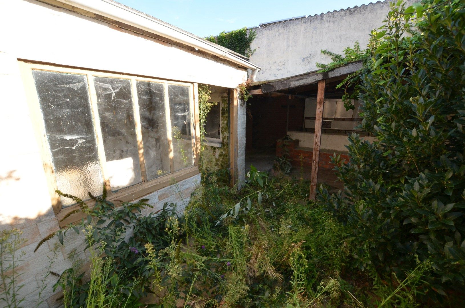 Te renoveren woonhuis met tuin  foto 3