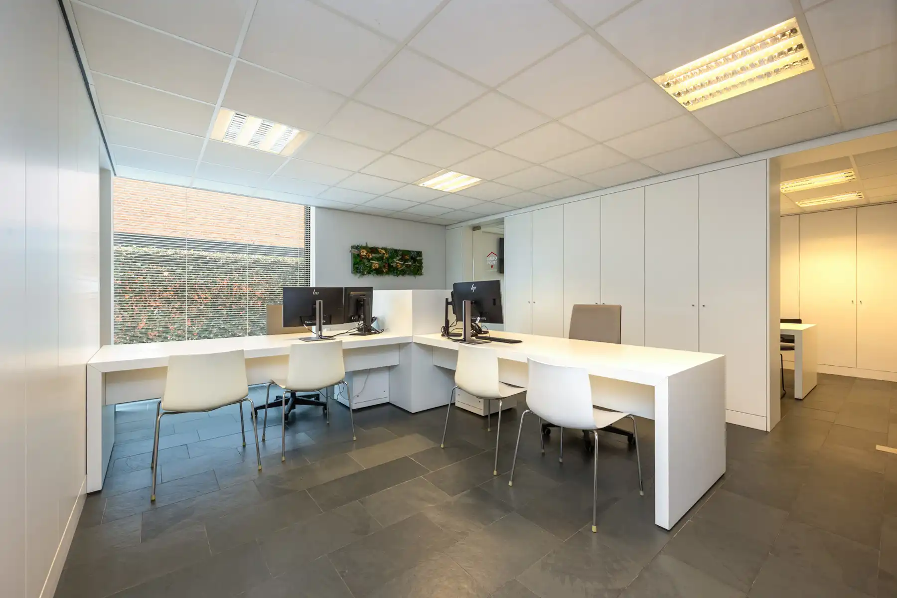 Goed gelegen kantoorruimte (circa 265m²) in het centrum van Meer (Hoogstraten) met parking. foto 15