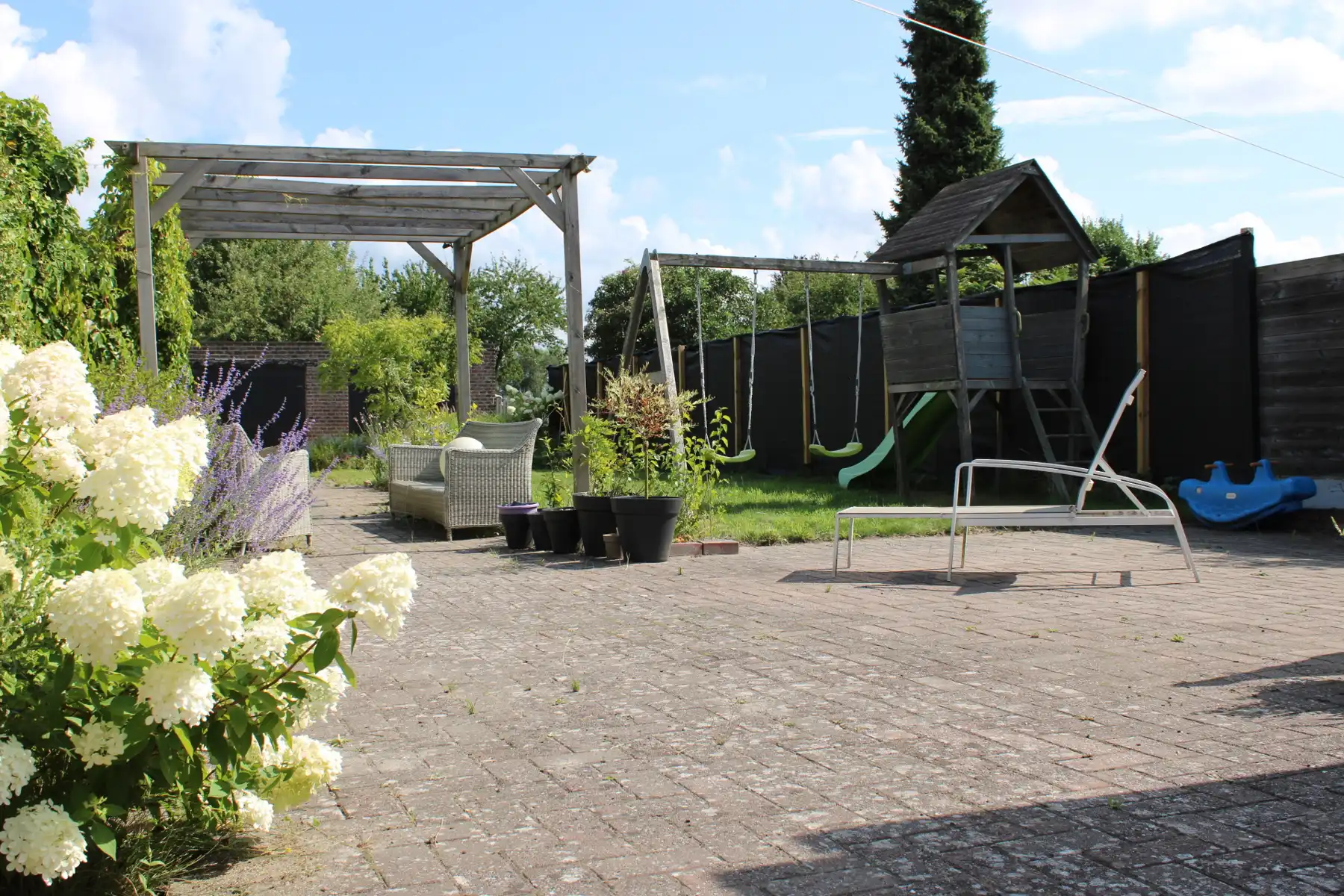Gerenoveerde woning met 6 slaapkamers foto 2