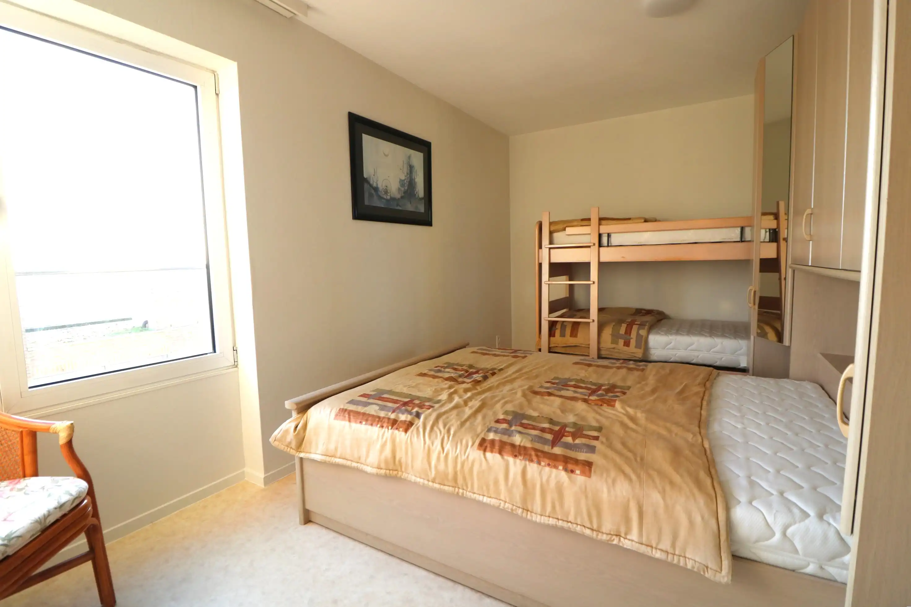 Instapklaar appartement met 2 zeer grote slaapkamers en prachtig frontaal zeezicht foto 7