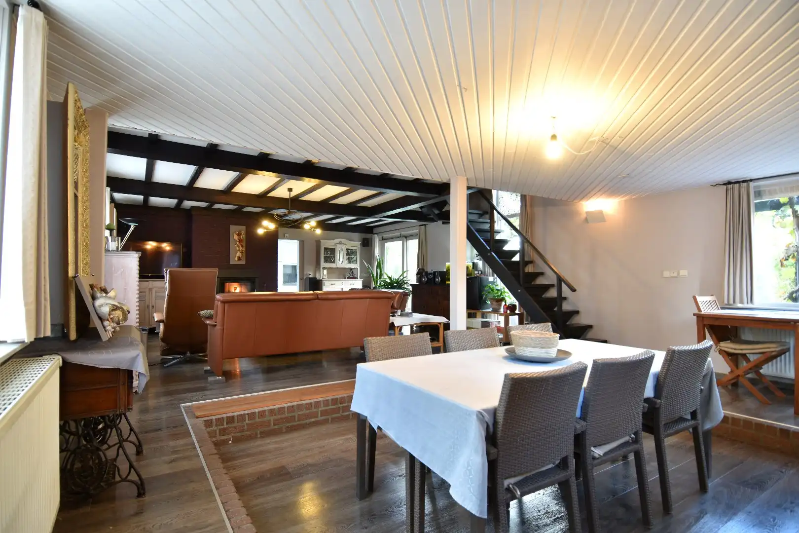 Charmante woning met 3 slaapkamers, 2 garages en een zalige tuin te koop in Gullegem! foto 7