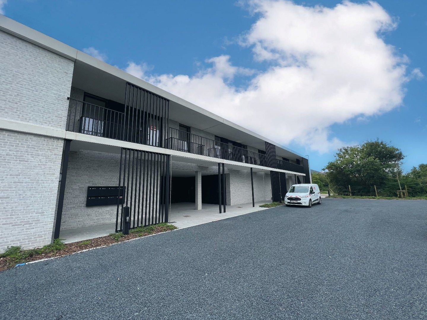 NIEUWBOUW APPARTEMENT MET 2 SLAAPKAMERS, TERRAS EN CARPORT IN IEPER foto {{pictureIndex}}