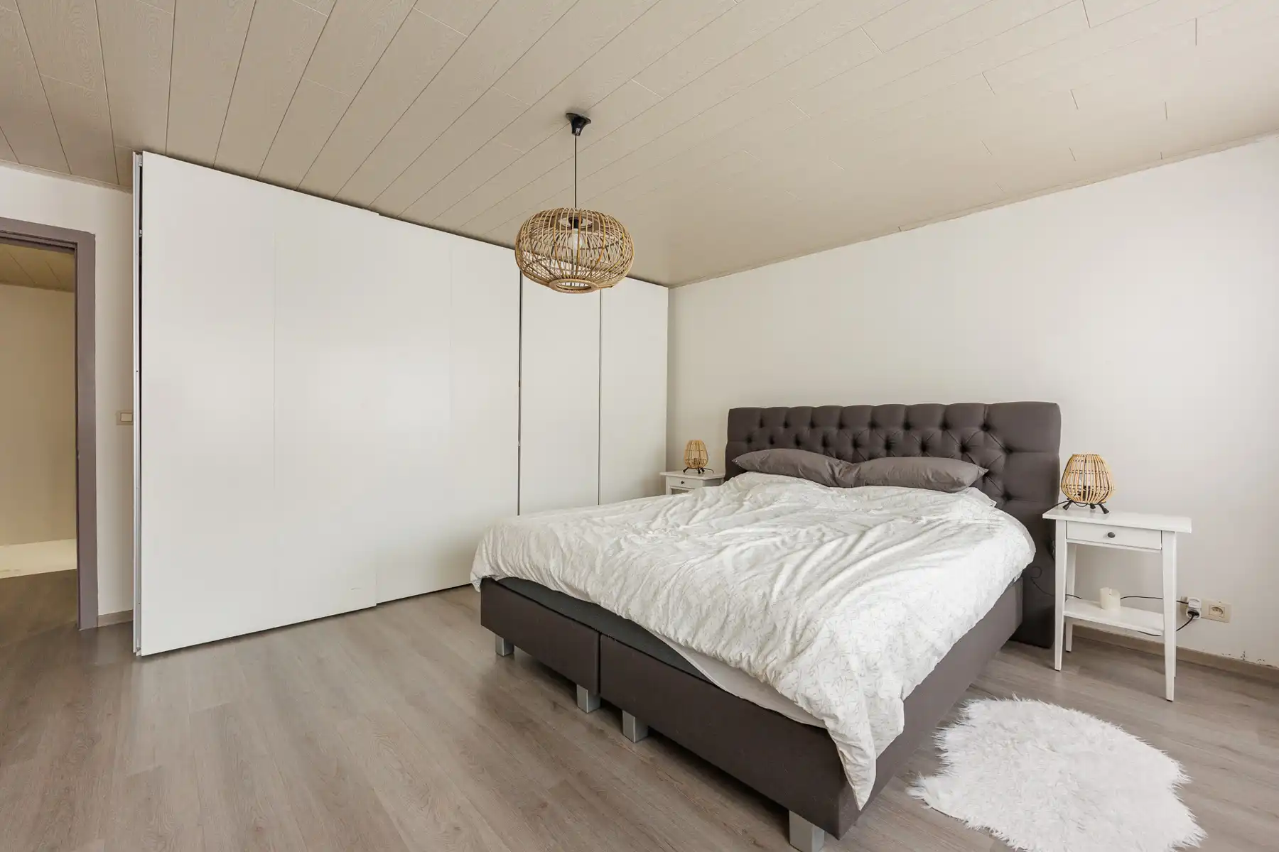 Gezinswoning met 3 slaapkamers en stadskoer met toegangspoort, gelegen binnen de ring van Turnhout. foto 10