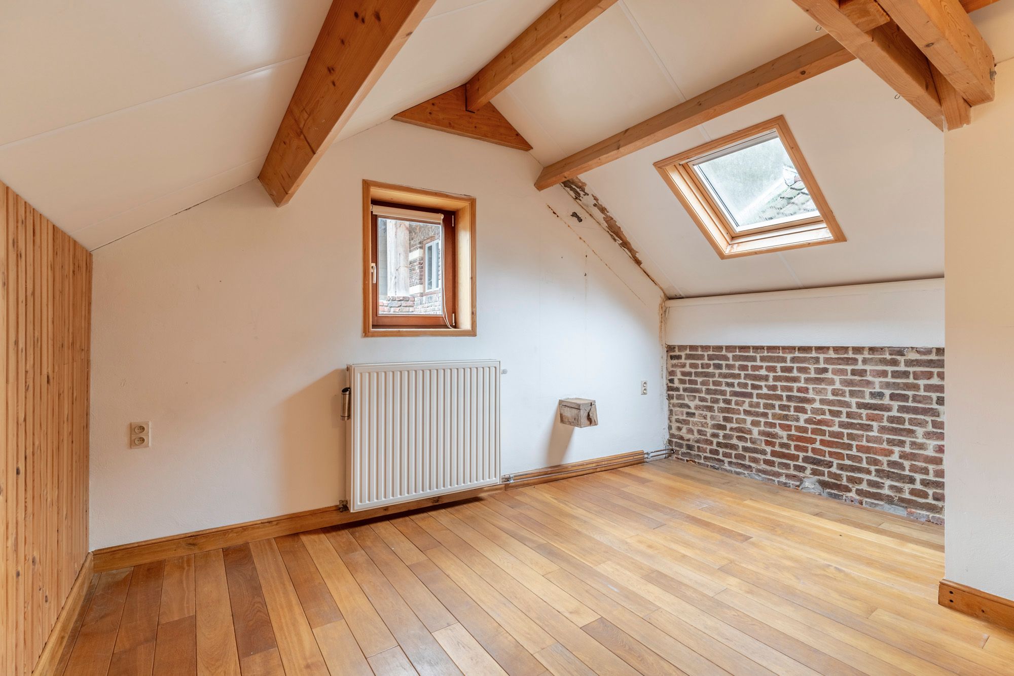 Deels Gerenoveerde Dorpshoeve met Veel Mogelijkheden foto 6