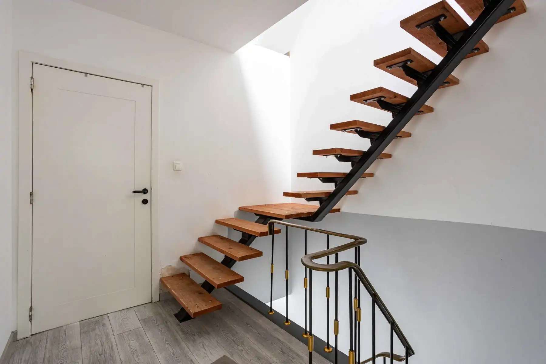 Instapklare HOB met 4 slaapkamers en tuin! foto 13