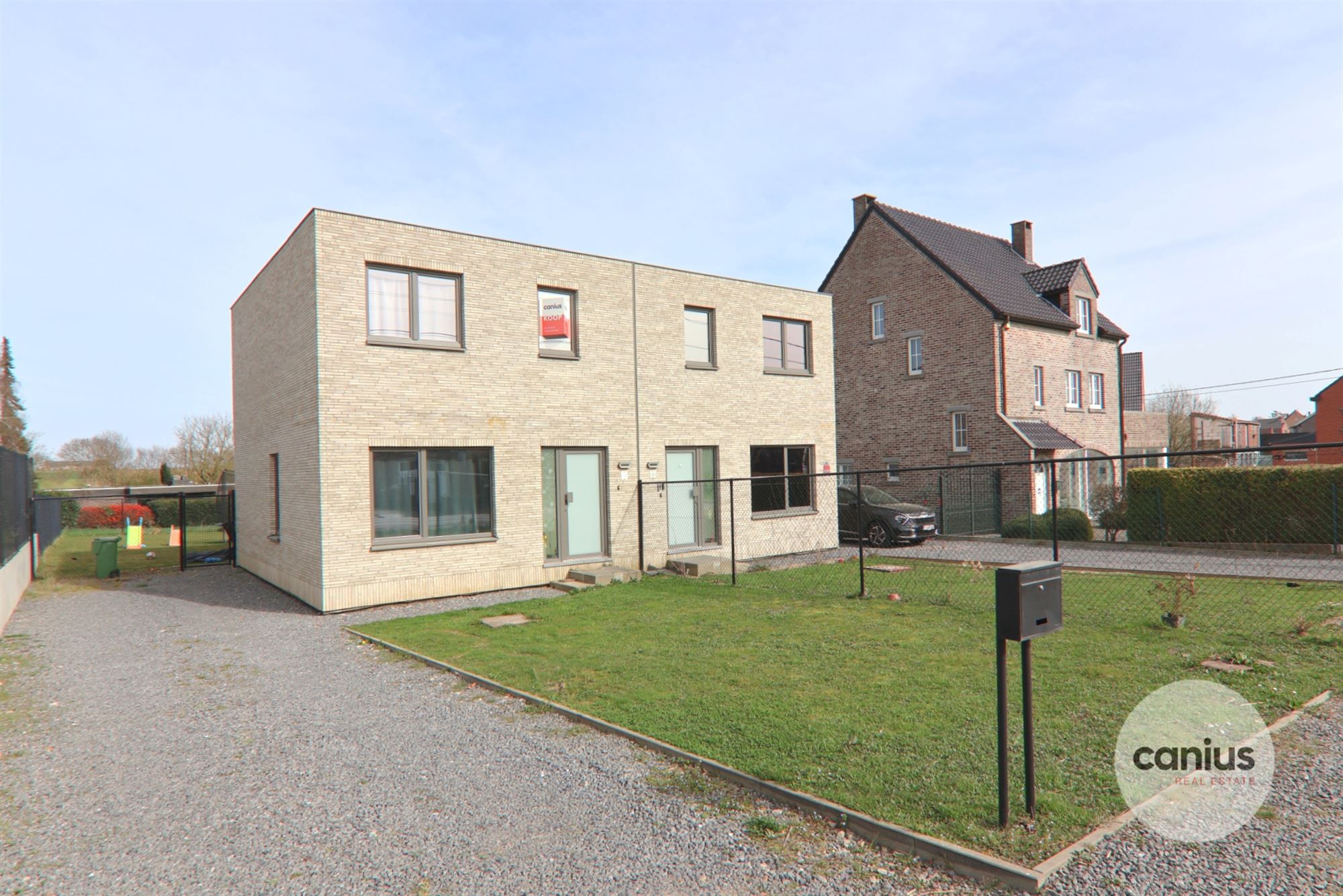 ENERGIEZUINIGE & INSTAPKLARE WONING MET 3 SLKS + TUIN foto {{pictureIndex}}