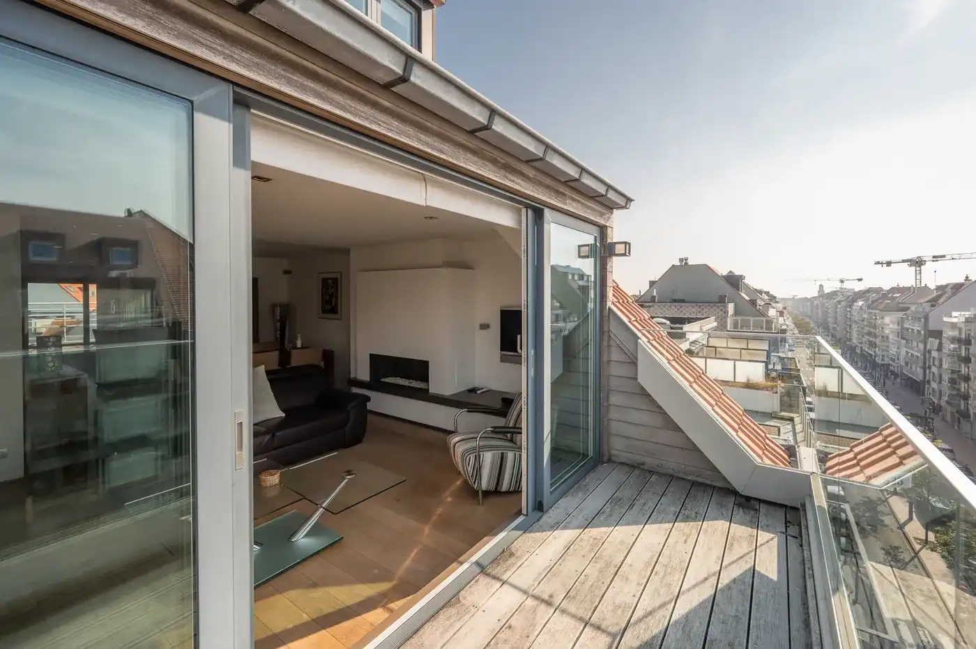 Lichtrijk en ruim duplexappartement met 2 grote zonneterrassen op een zucht van de Zeedijk  foto 3