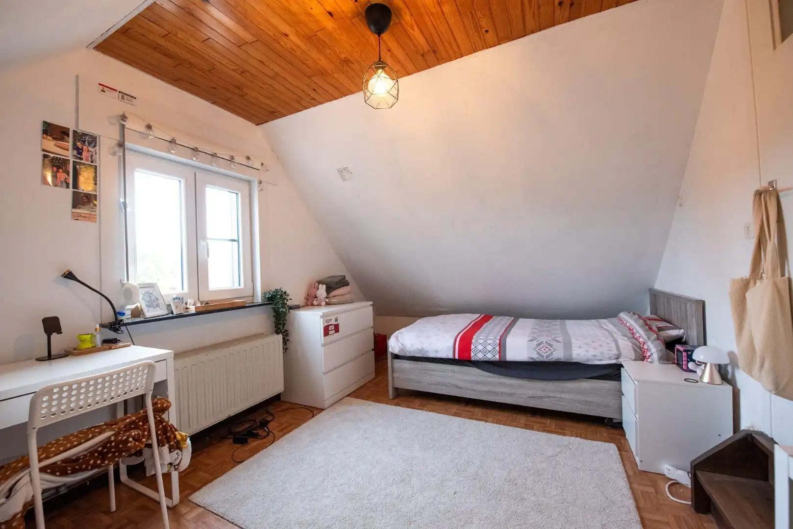 🏡 Charmante gezinswoning met 3 slaapkamers, inpandige garage en prachtige tuin in rustige woonwijk . foto 7