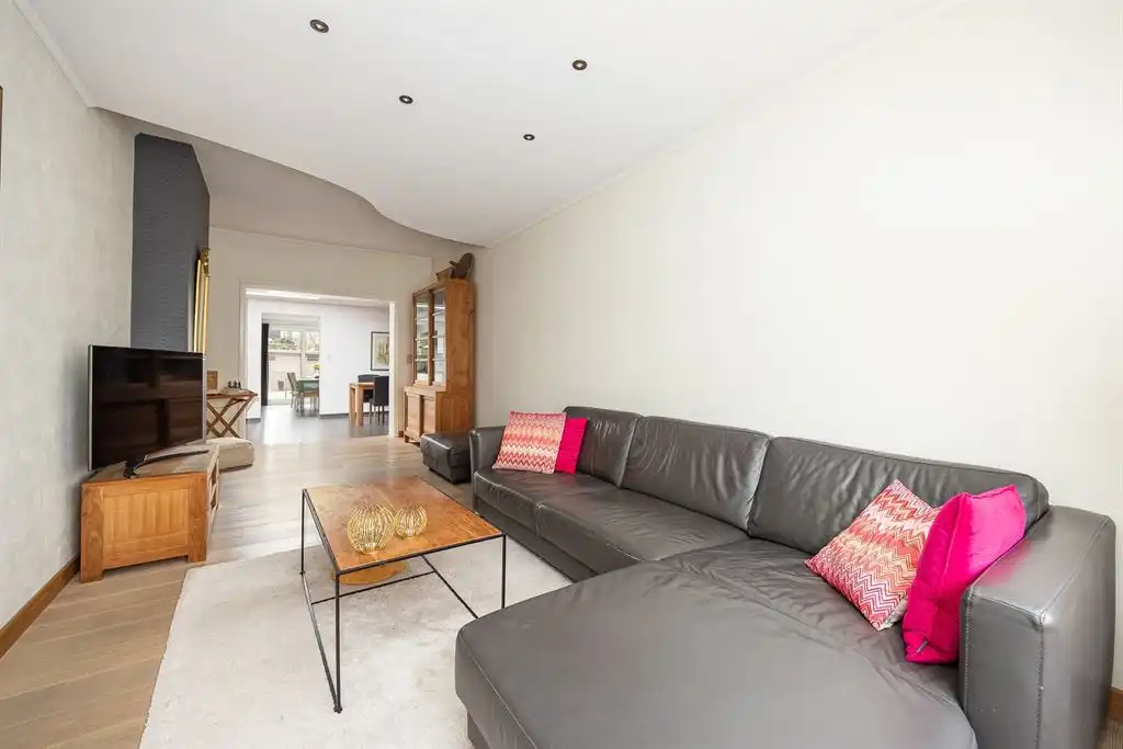 Ruime instapklare woning vlakbij het Rivierenhof foto 3