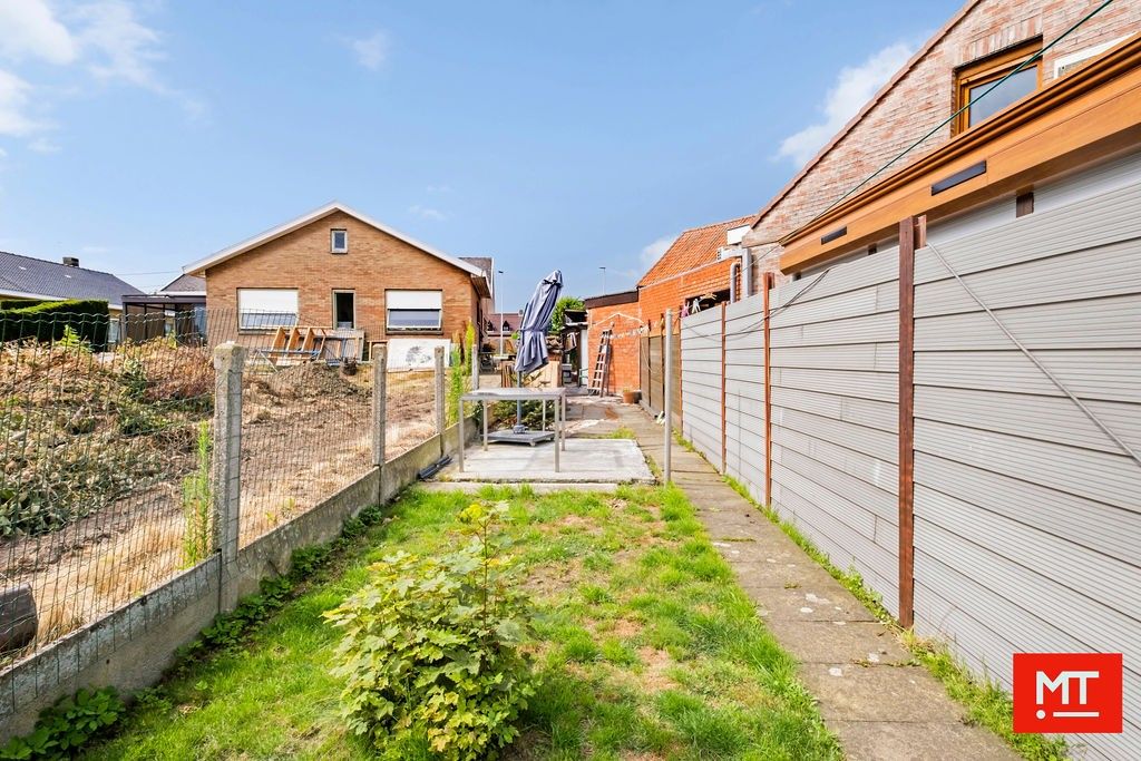 Halfopen woning in de dorpskern van Beselare foto 15