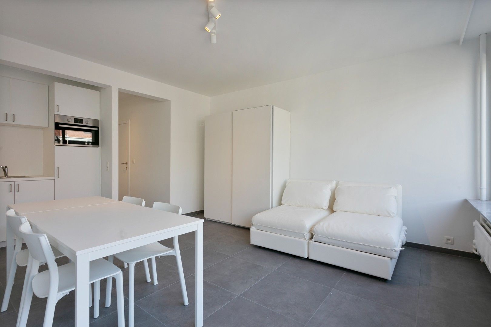 Gemeubelde studio te Berchem foto 4