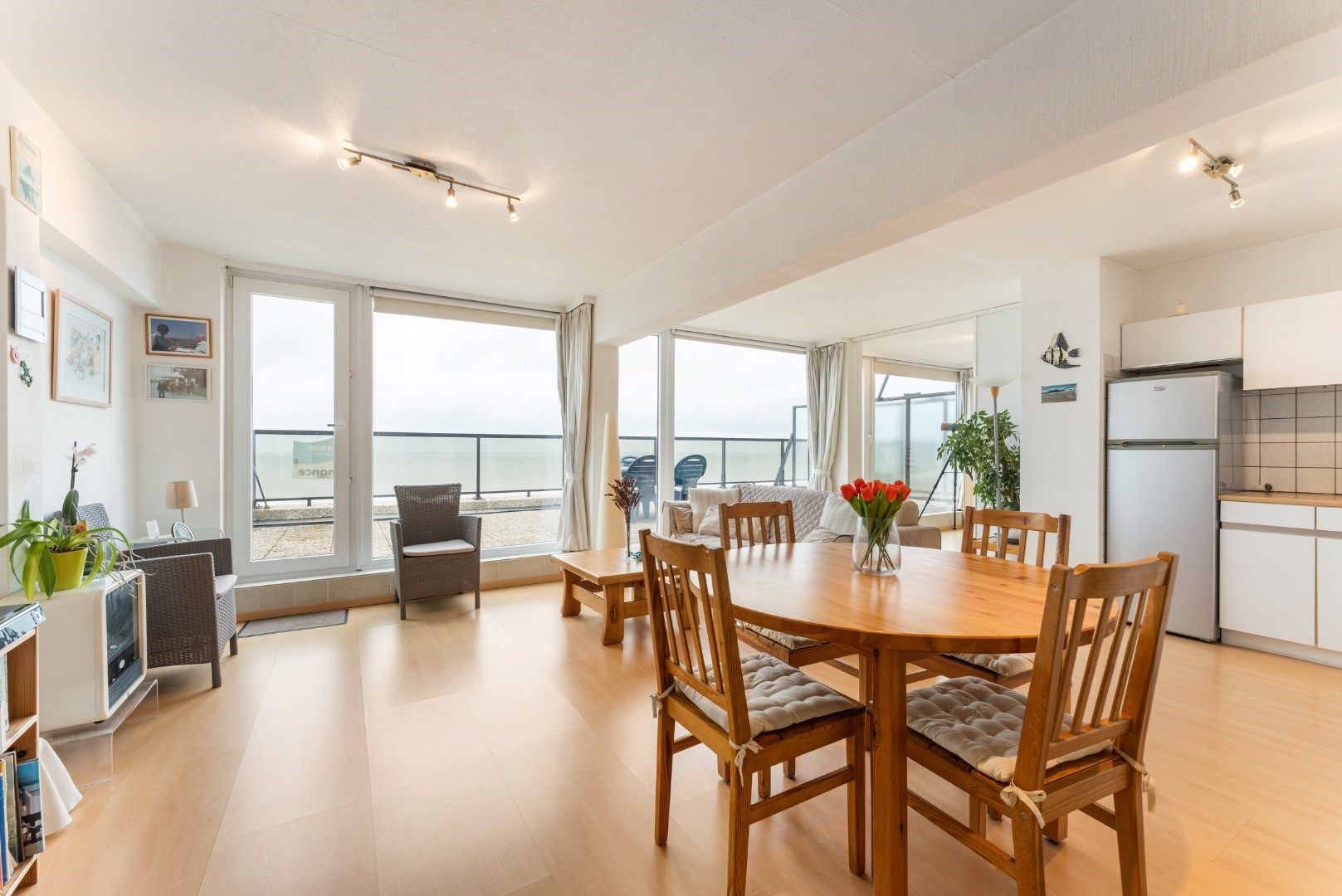 Penthouse met adembenemend zeezicht van maar liefst 10 meter breed en royale terrassen! foto 2