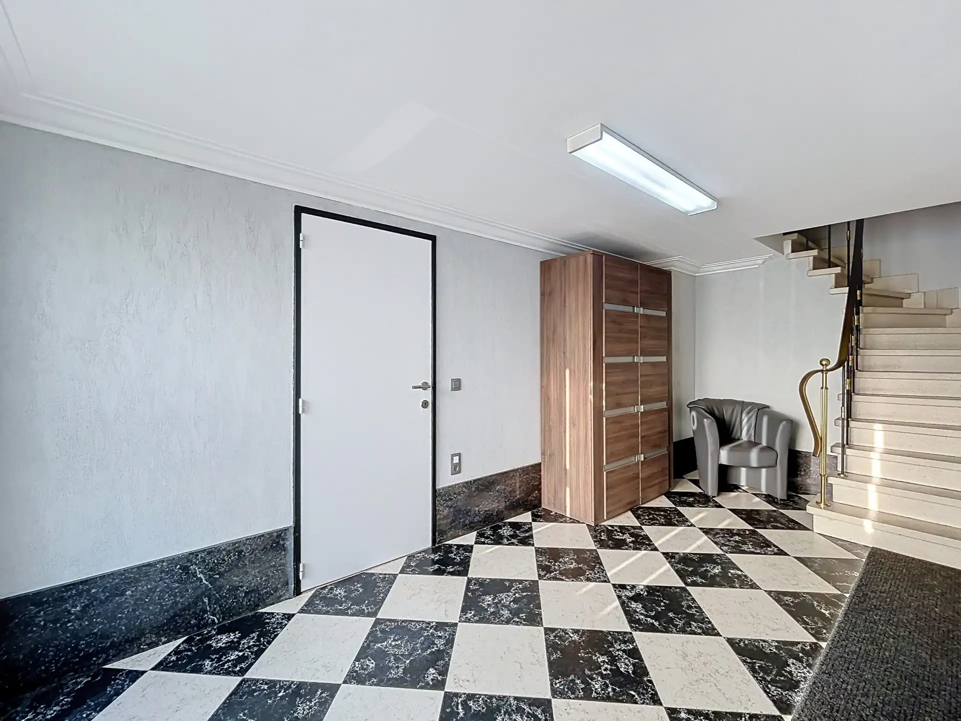 bel-etage woning met 2 slaapkamers, garage en ruime tuin op toplocatie foto 19