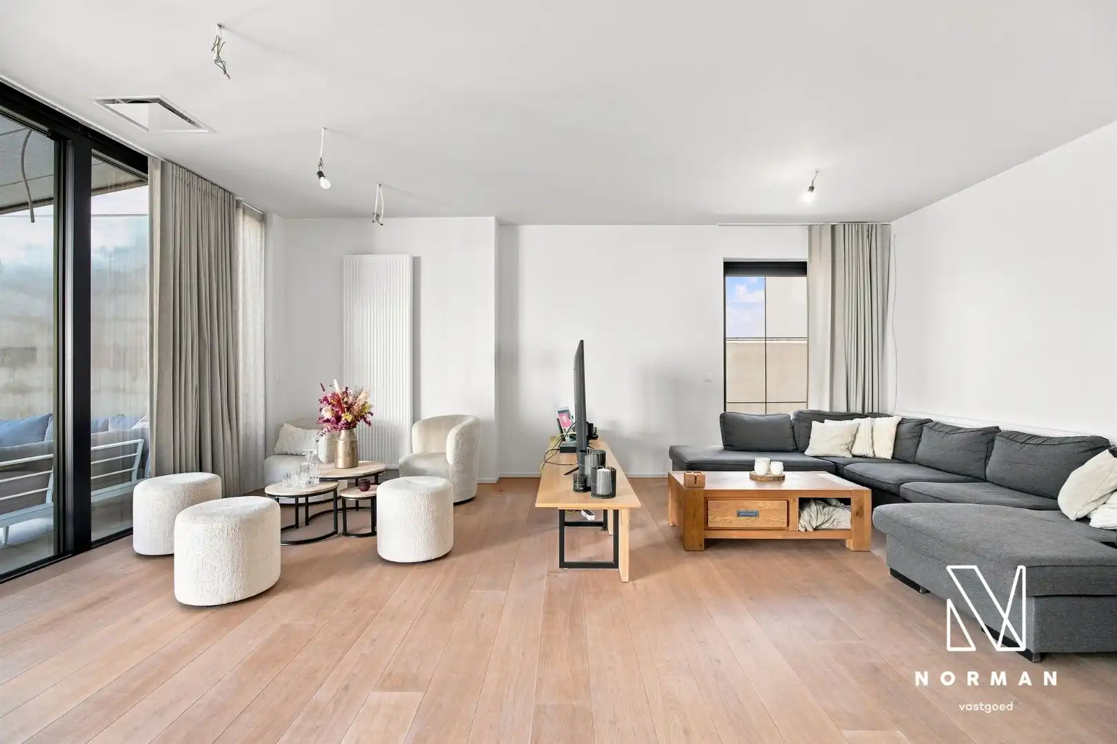 Bedrijfswoning op 1186 m² met luxueuze woonst. foto 17