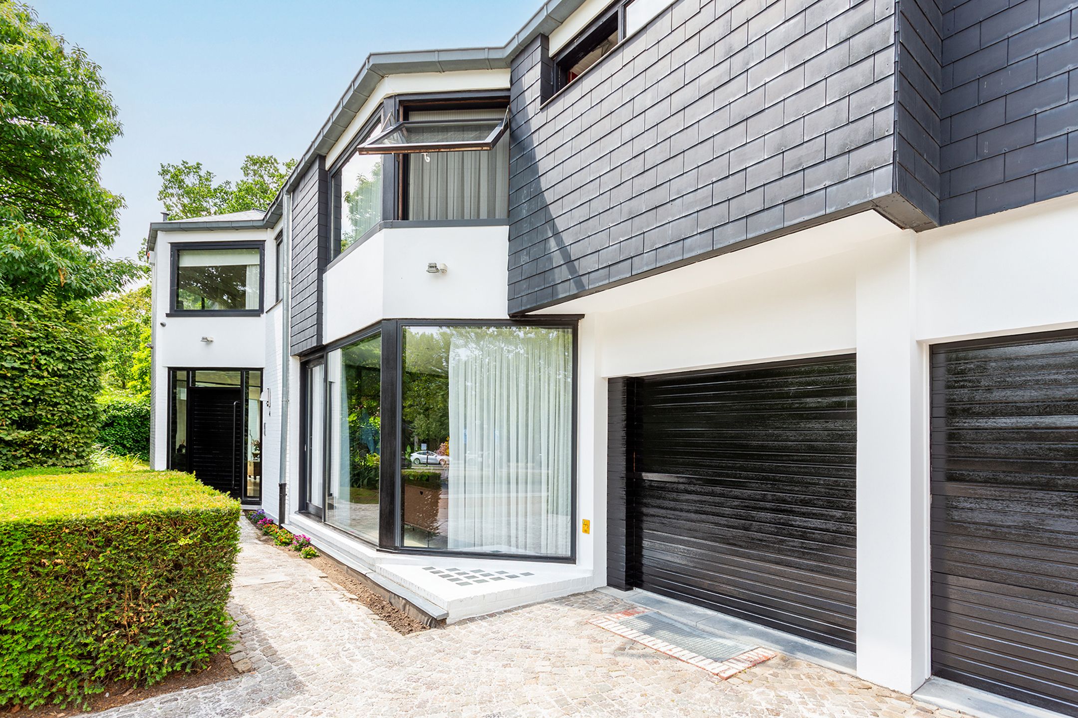 Topgelegen architectenwoning met ruim tuin en binnenzwembad. foto 50
