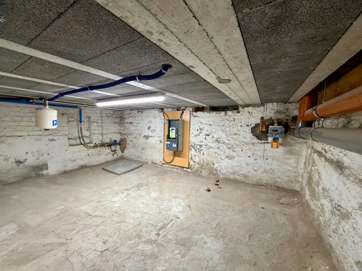 Volledig gerenoveerde woning vlakbij centrum Kortrijk met garage! foto 14