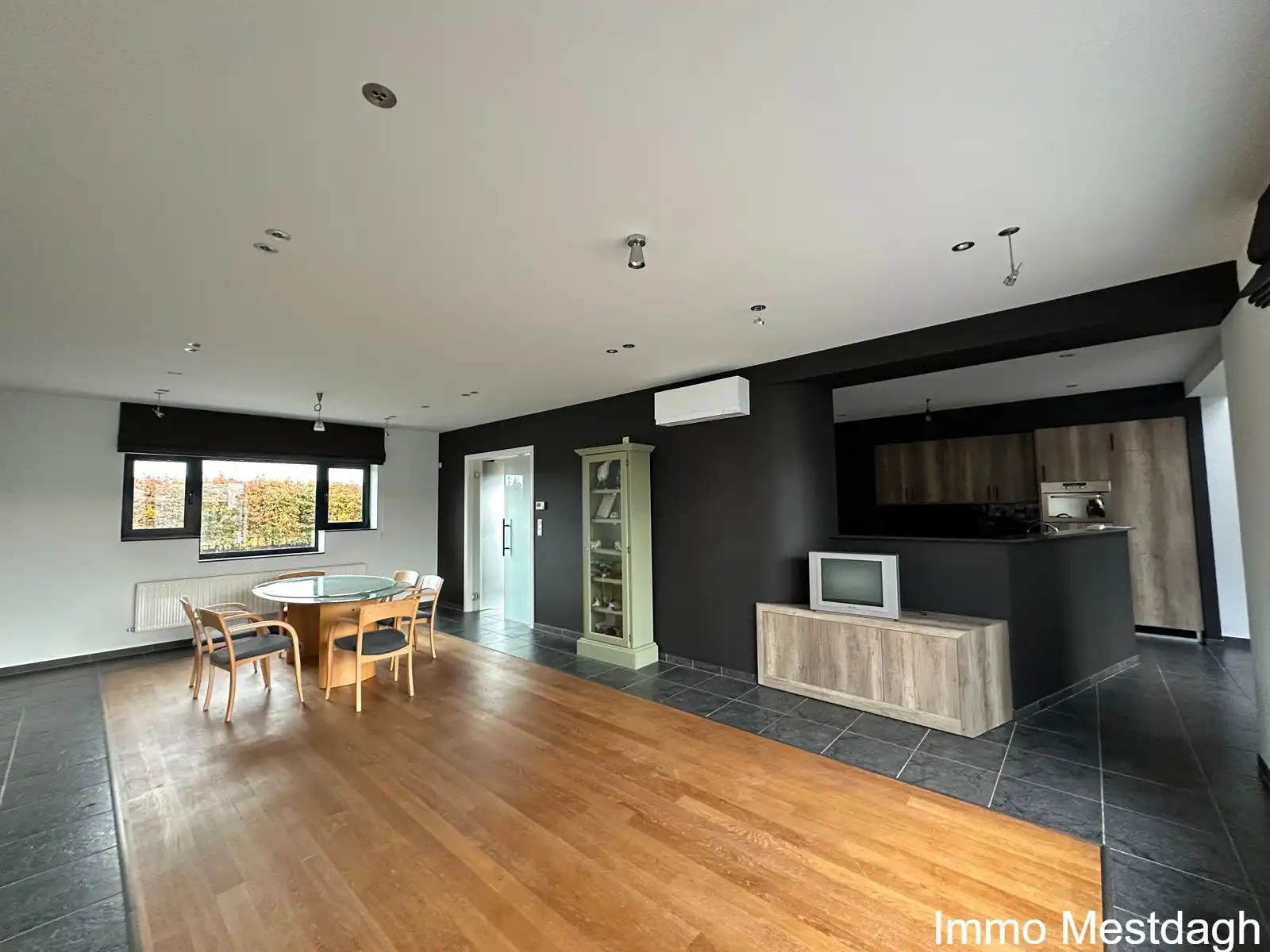 Gerenoveerde instapklare woning met tuin & terras & garages foto 8