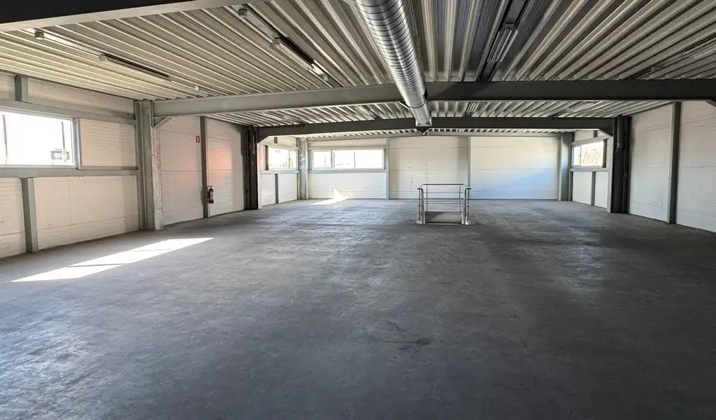 Commercieel gelegen magazijn met showroom te huur in Wetteren foto 11