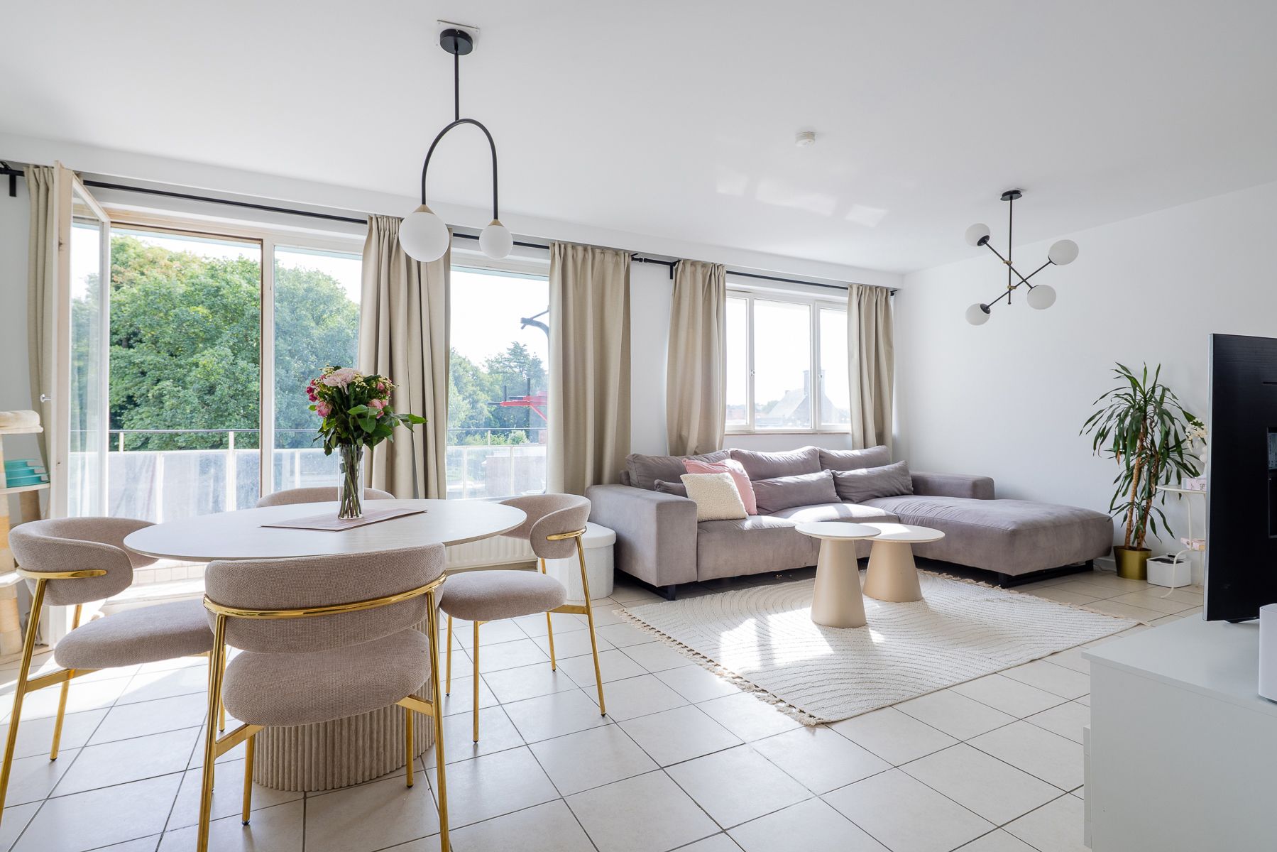 Instapklaar appartement met terras  foto {{pictureIndex}}