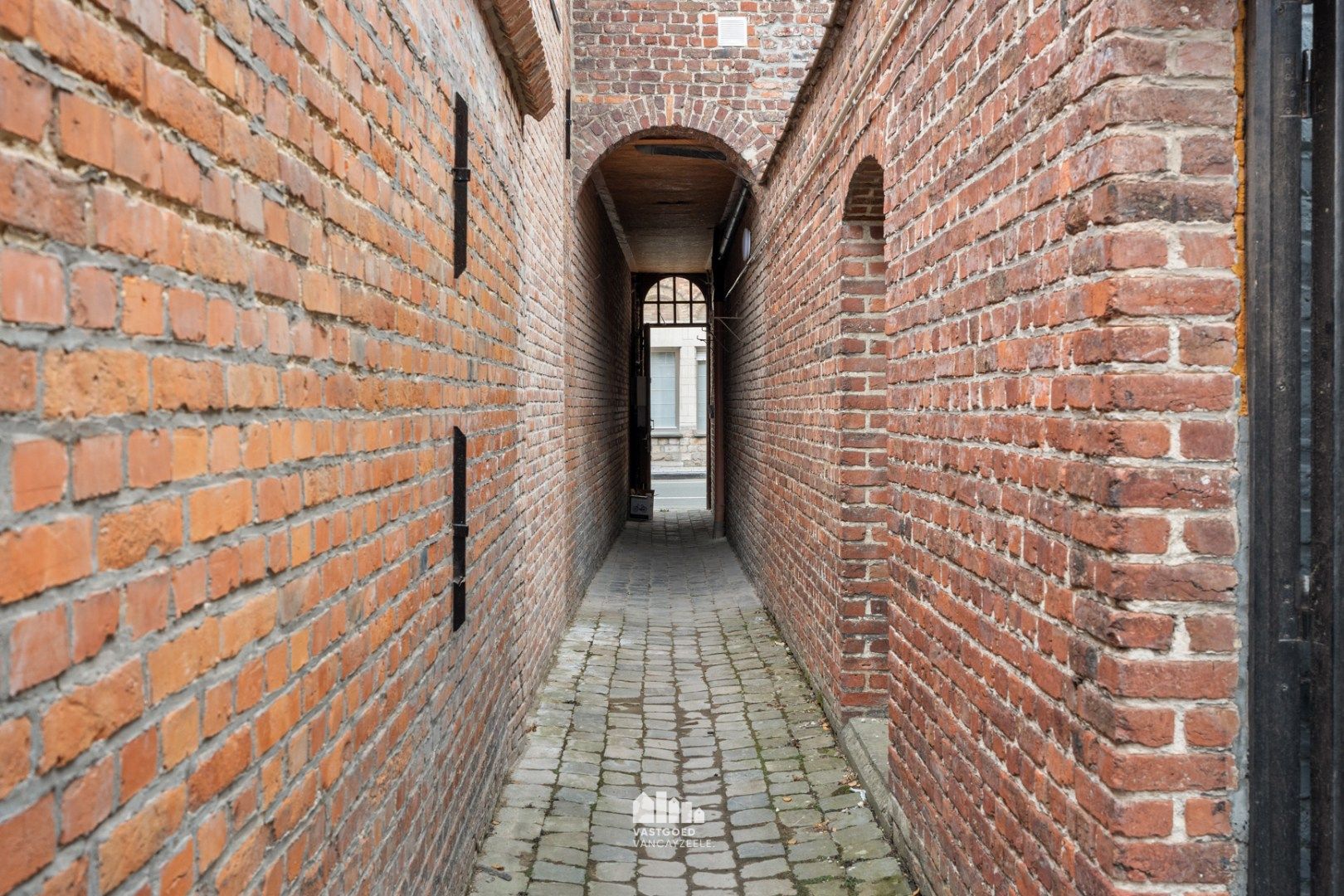 Karaktervolle en volledig gerenoveerde woning op wandelafstand van de Markt in Ieper foto 32