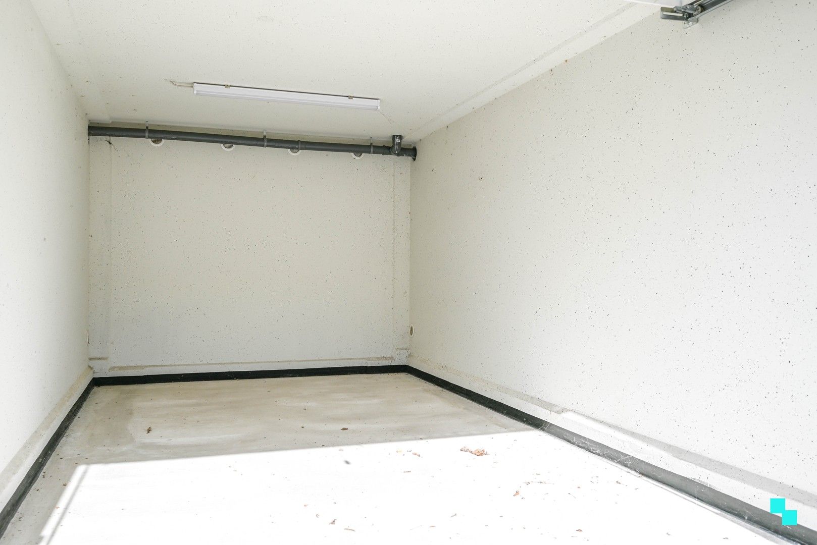 Strategisch gelegen, afgesloten garagebox in Beveren-Leie foto 3