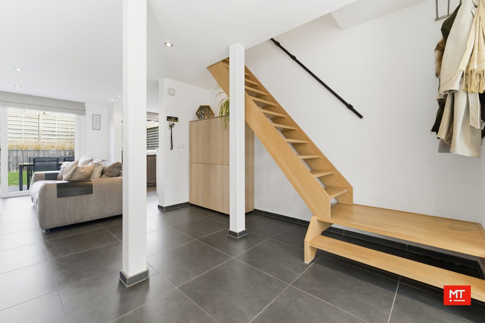 Instapklare halfopen bebouwing met 4 slaapkamers, tuin en garage op rustige ligging in Zonnebeke foto 6